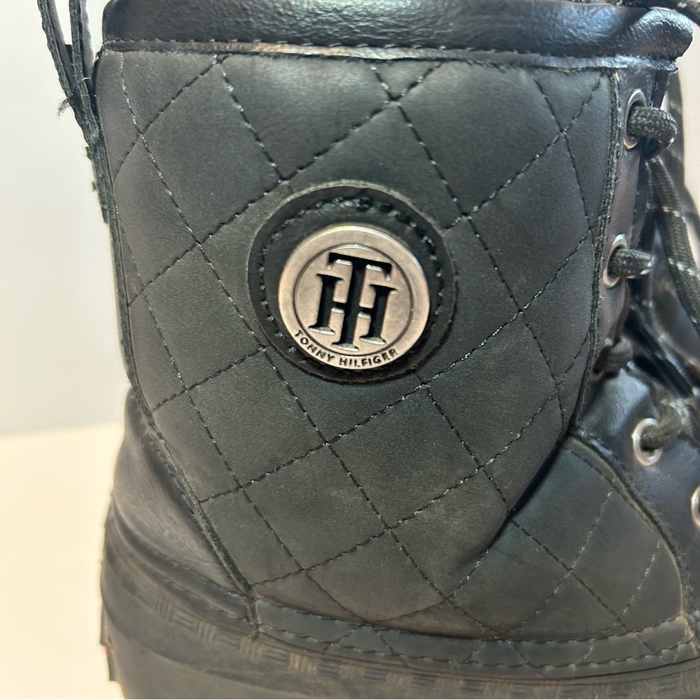 Tommy Hilfiger Duck Boots Womens 7M Snow Quilted Black Lace Up Ankle TWRIVIR-T - Picture 4 of 9